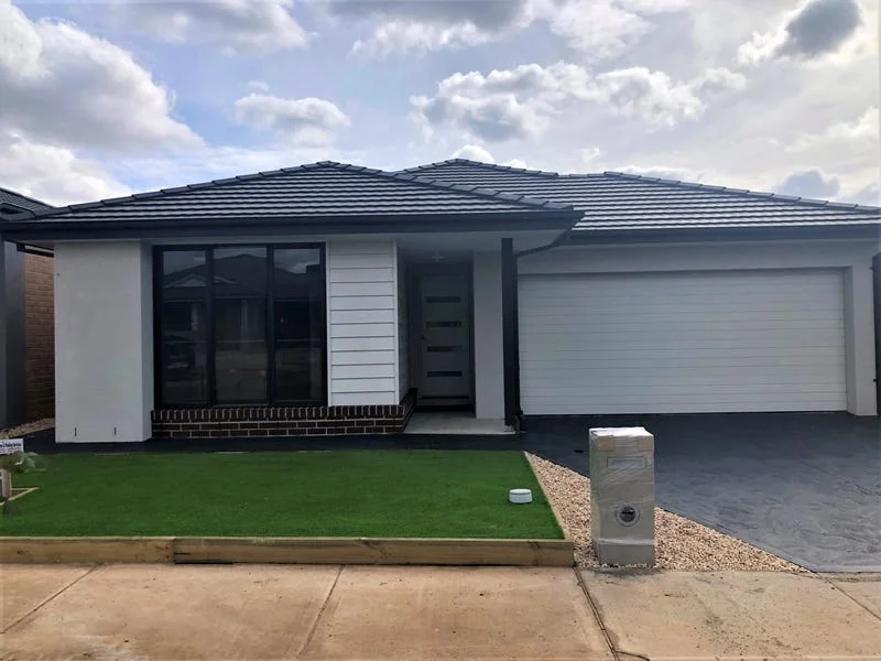 8 Julep Street, Manor Lakes VIC 3024