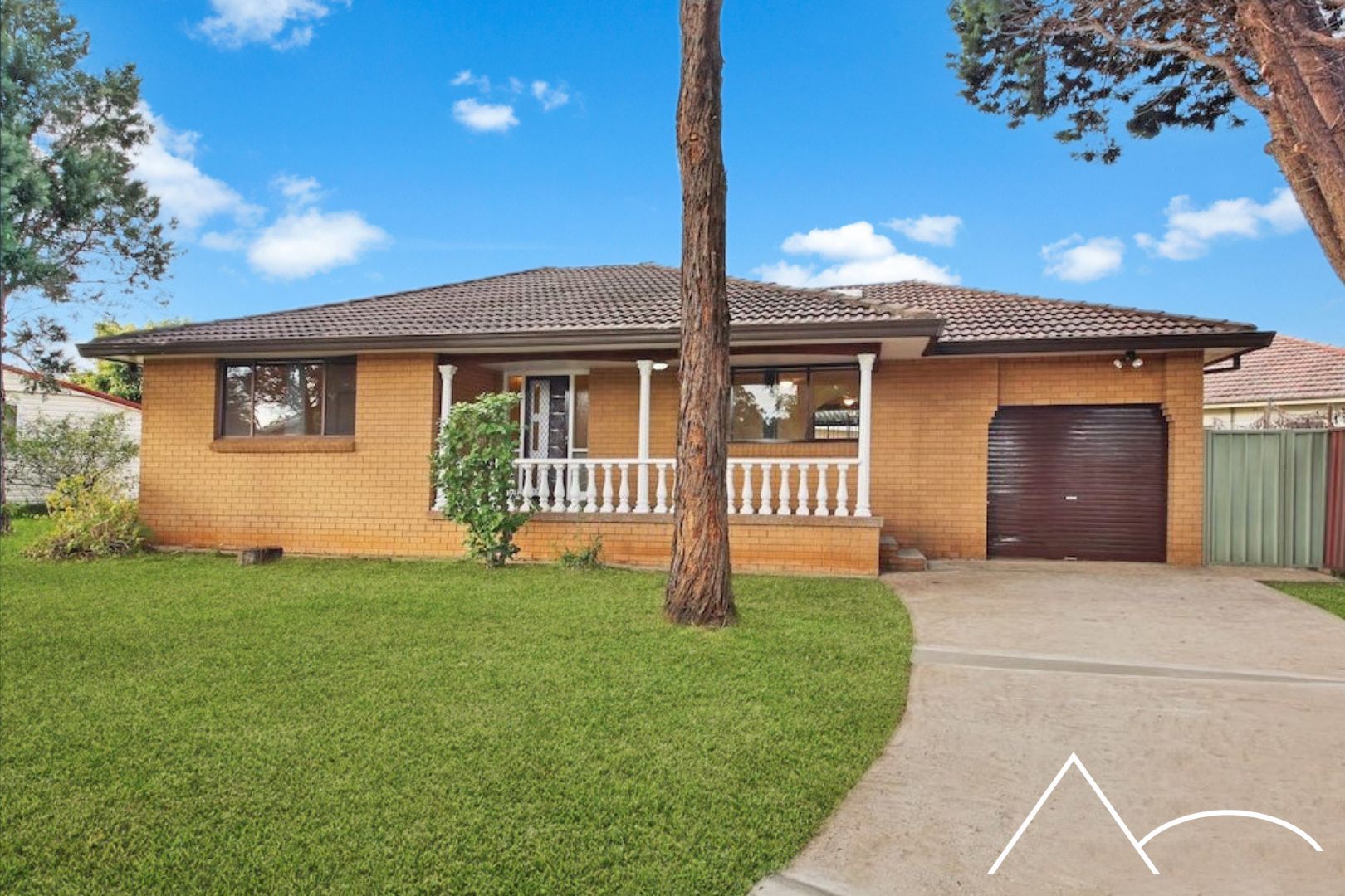 4 bedrooms House in 3 Fyfe Place GLENFIELD NSW, 2167