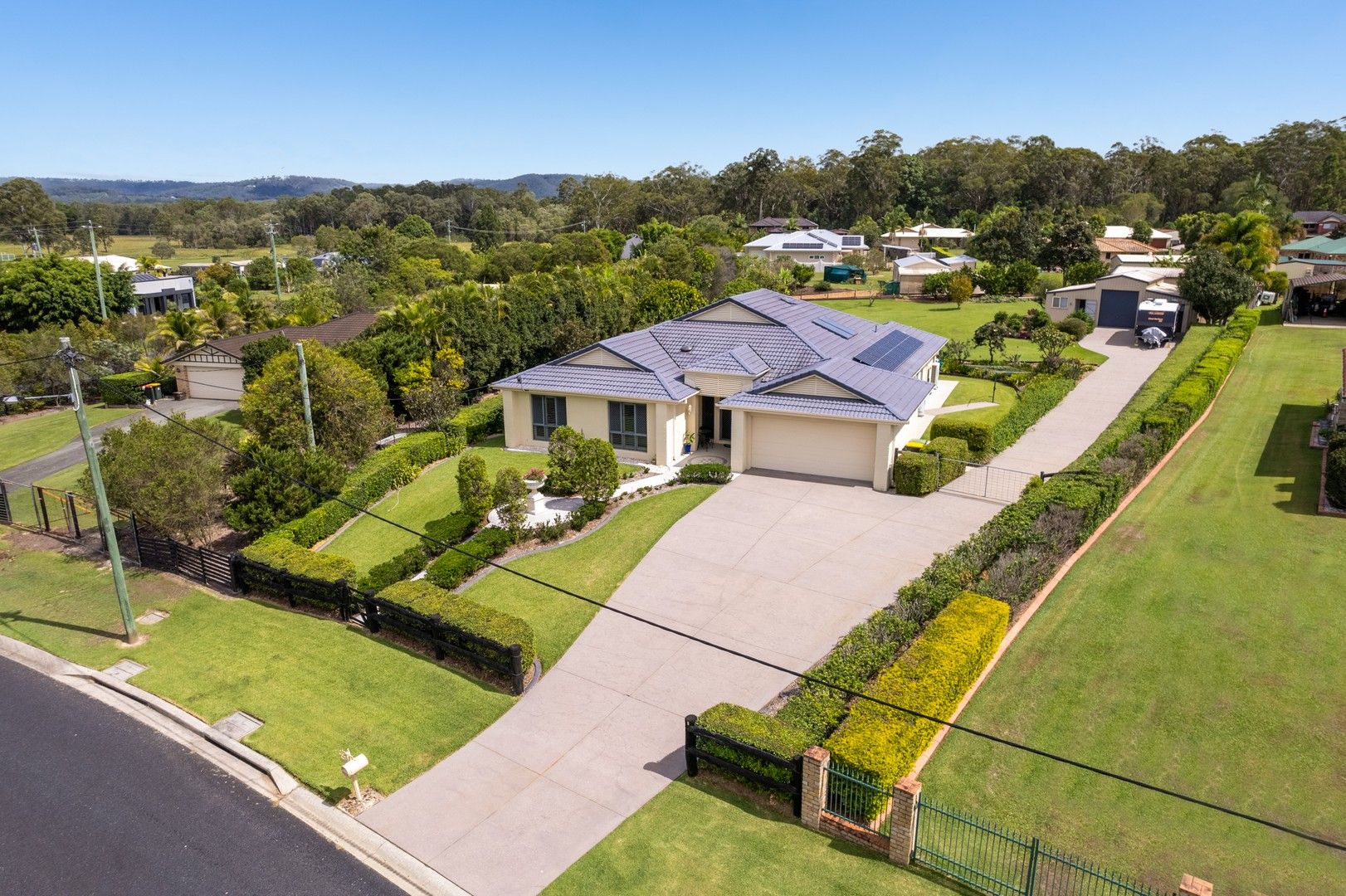 5 bedrooms House in 5 Clearvale Court WAMURAN QLD, 4512