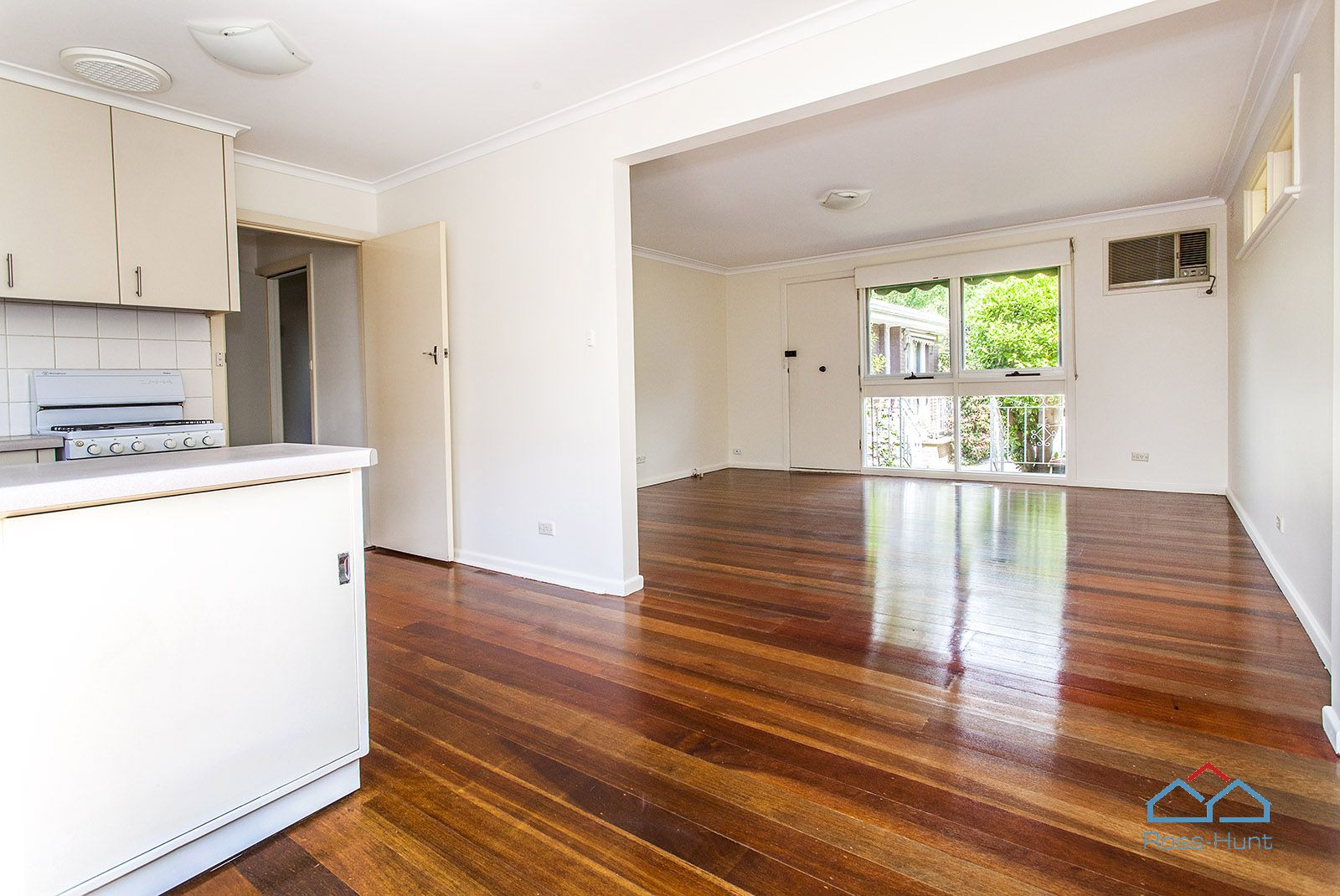 4/102 Windsor Crescent, Surrey Hills VIC 3127, Image 2