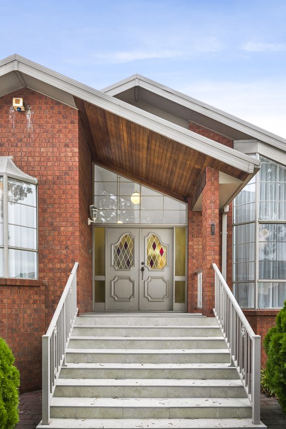 1 Medici Court Taylors Lakes VIC 3038 Domain