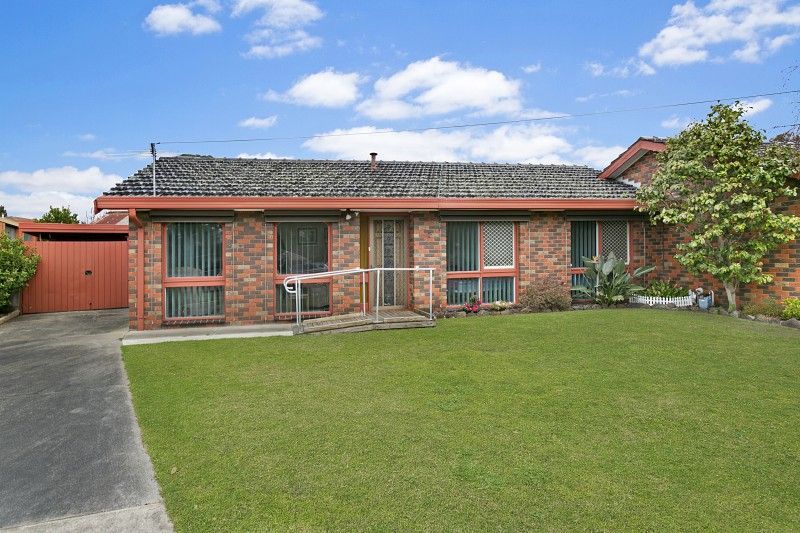 2/38 Fairbairn Road, Cranbourne VIC 3977