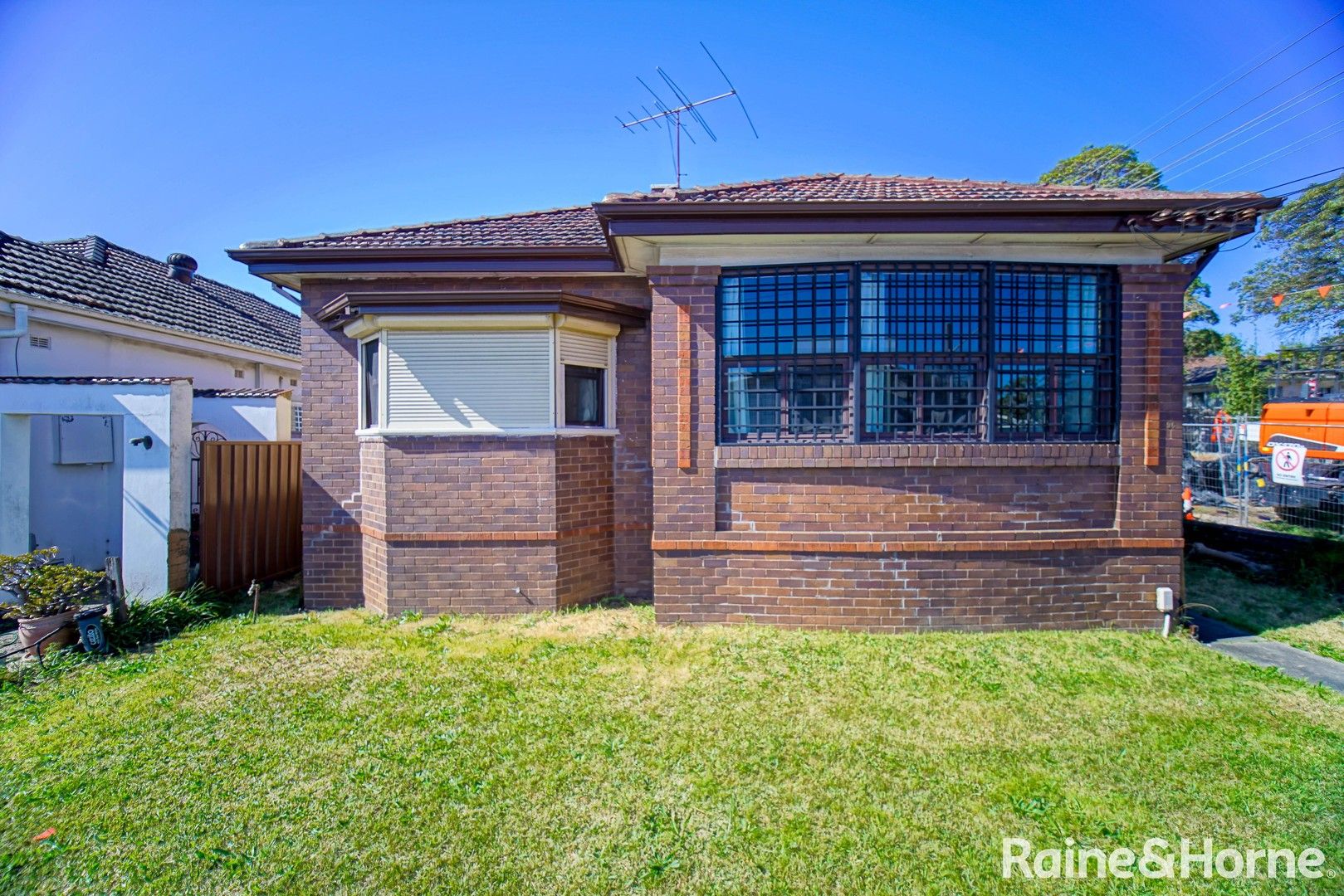 3 bedrooms House in 696 King Georges Road PENSHURST NSW, 2222