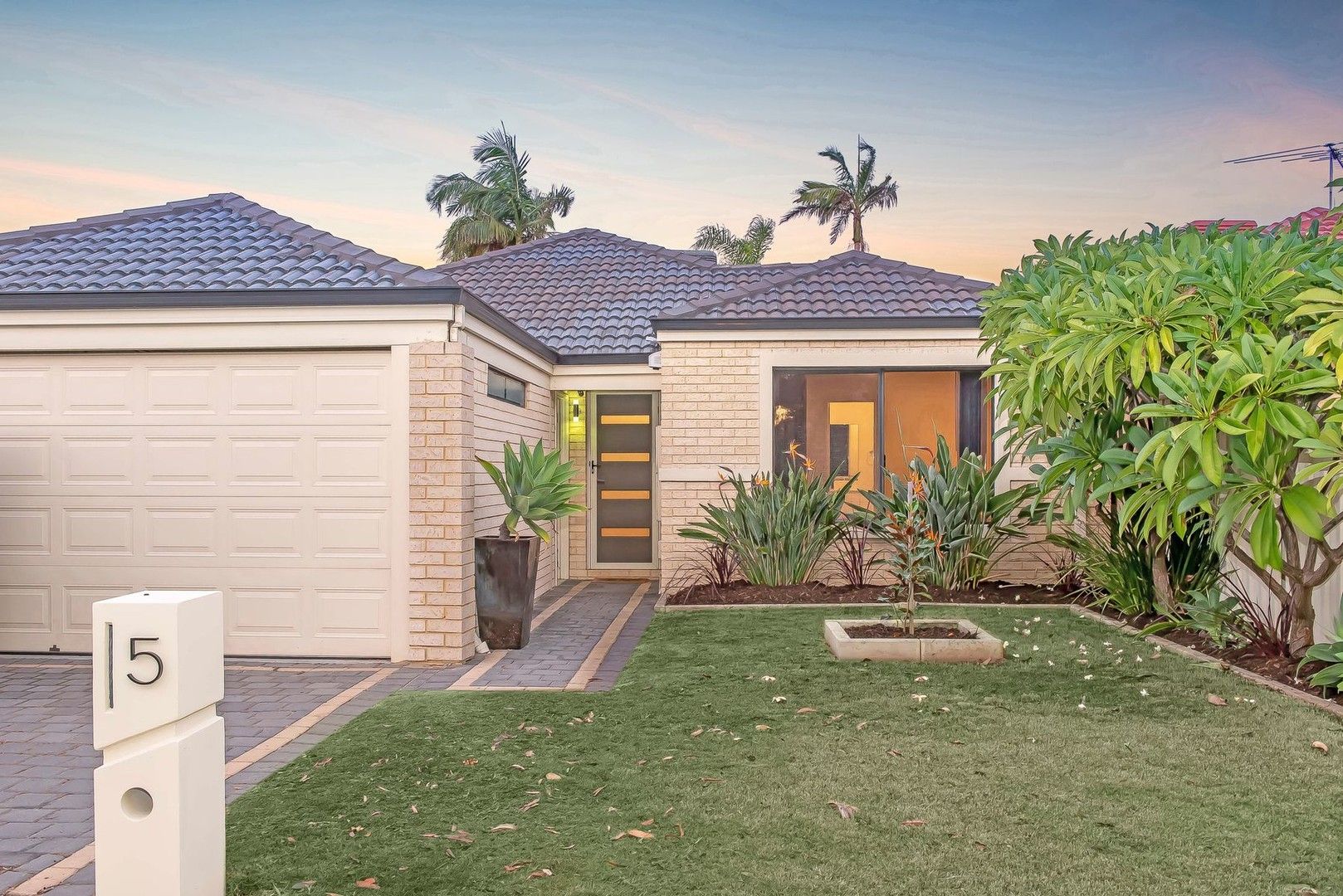 5 James Gilmour Way, Darch WA 6065, Image 0