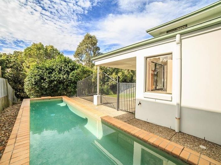 4 bedrooms House in 10 Coonowrin Street PACIFIC PINES QLD, 4211