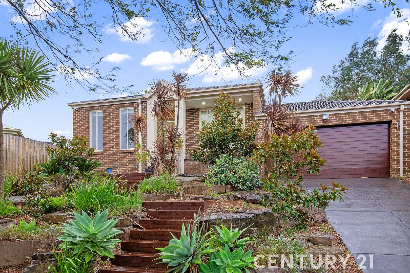 15 Settlers Hill Rise, Pakenham VIC 3810 - House For Rent | Domain