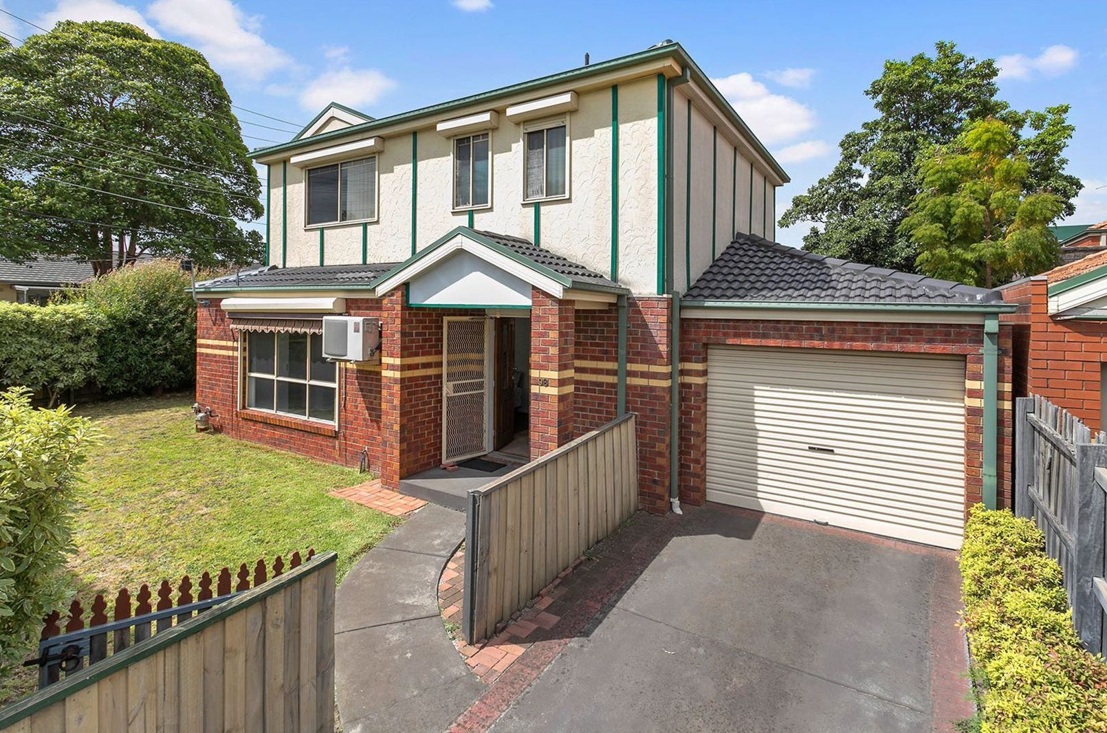 4 bedrooms House in 98 Clayton Road CLAYTON VIC, 3168