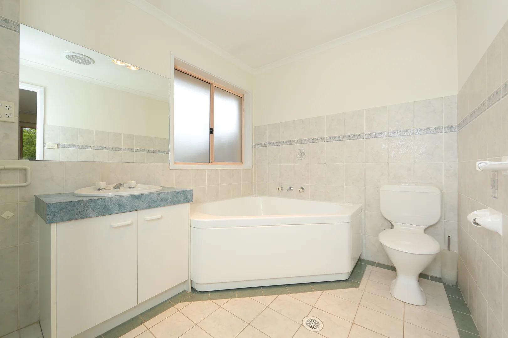 Additional image 7 of 1/4 Hutchins Street, Yarralumla ACT 2600