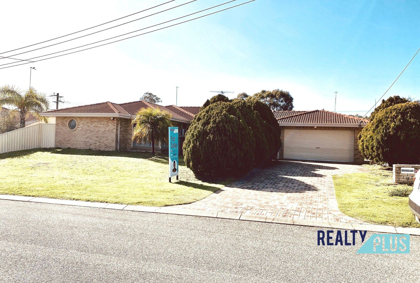 4 bedrooms House in 17 Hynes Way HAMILTON HILL WA, 6163