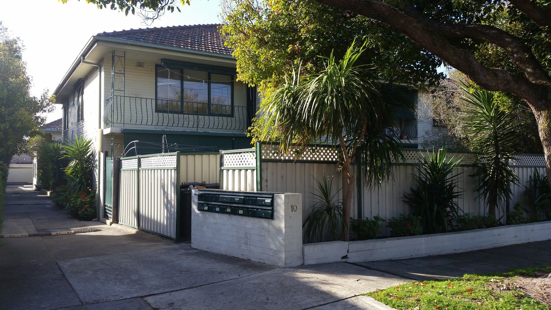 3 bedrooms Apartment / Unit / Flat in 4/10 St Huberts Road CARNEGIE VIC, 3163