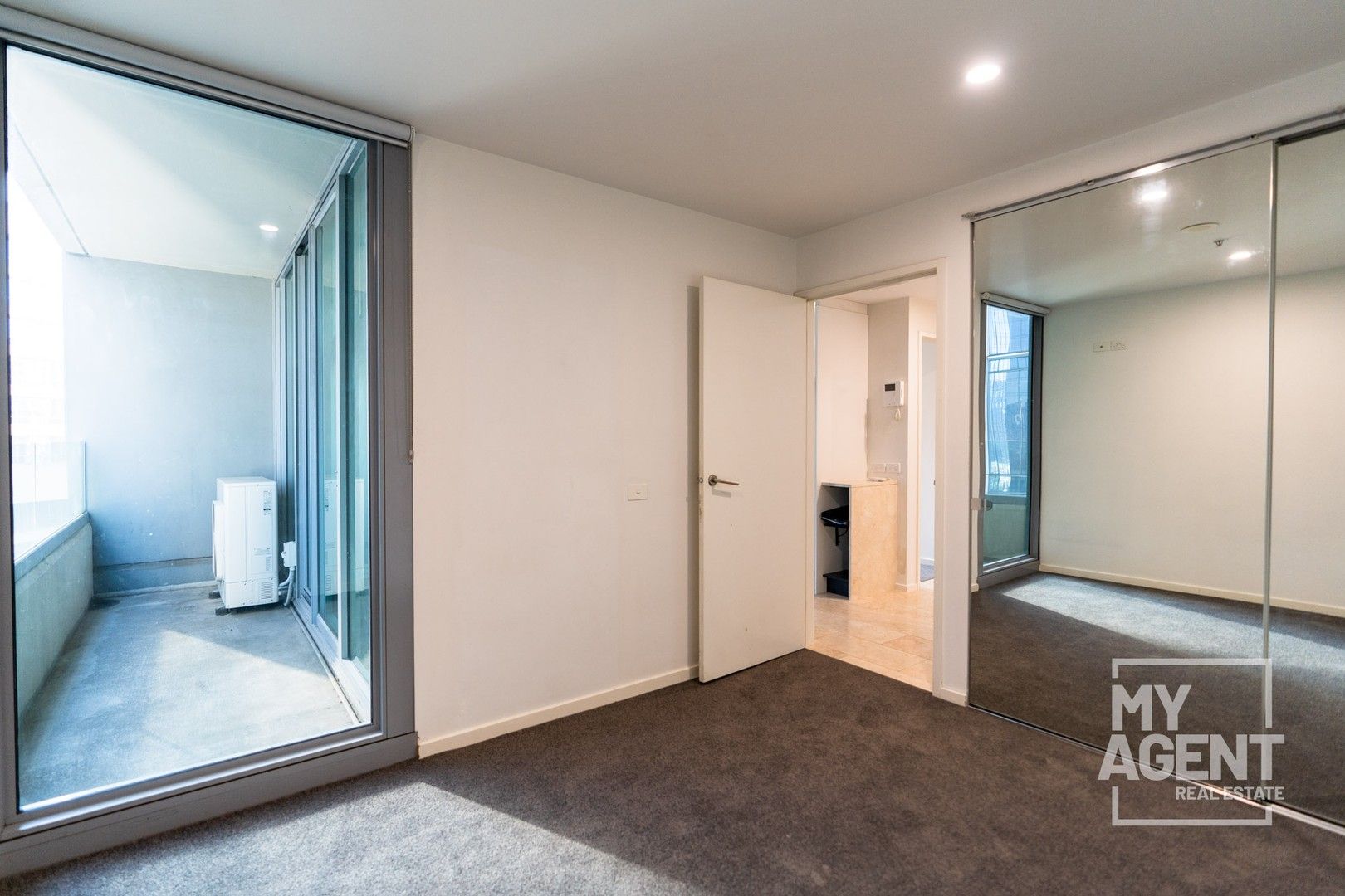 3 bedrooms Apartment / Unit / Flat in 1805/8 Downie St MELBOURNE VIC, 3000
