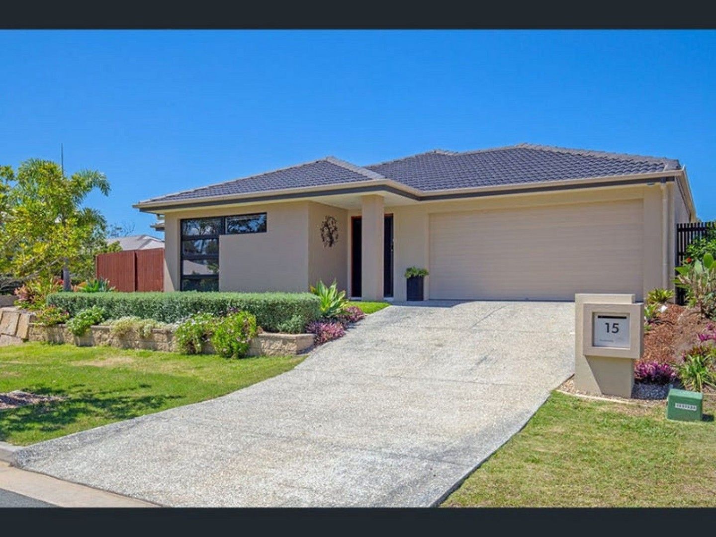 4 bedrooms House in 15 Bunderoo Circuit PIMPAMA QLD, 4209