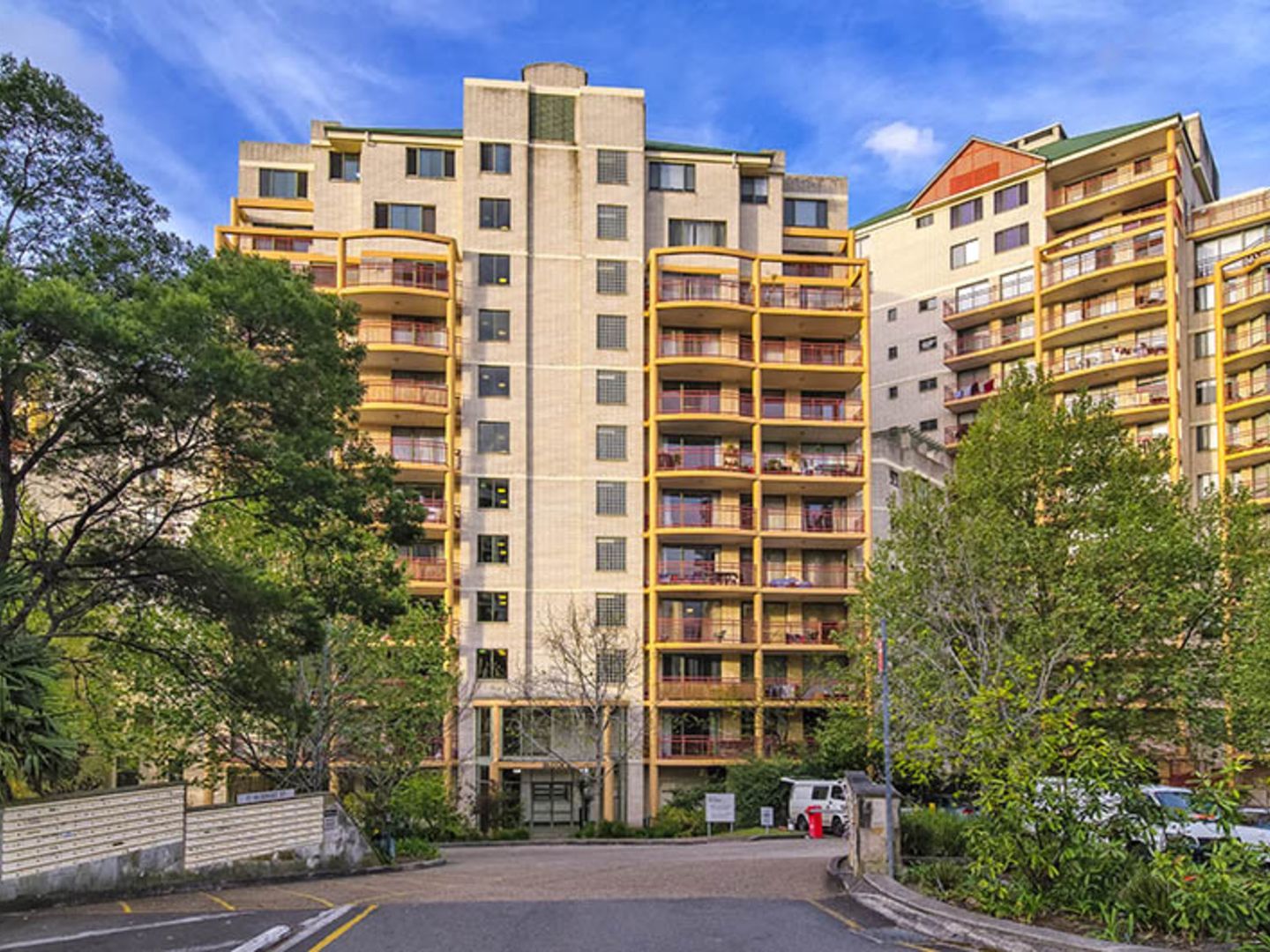 2 bedrooms Apartment / Unit / Flat in 15 Herbert St ST LEONARDS NSW, 2065