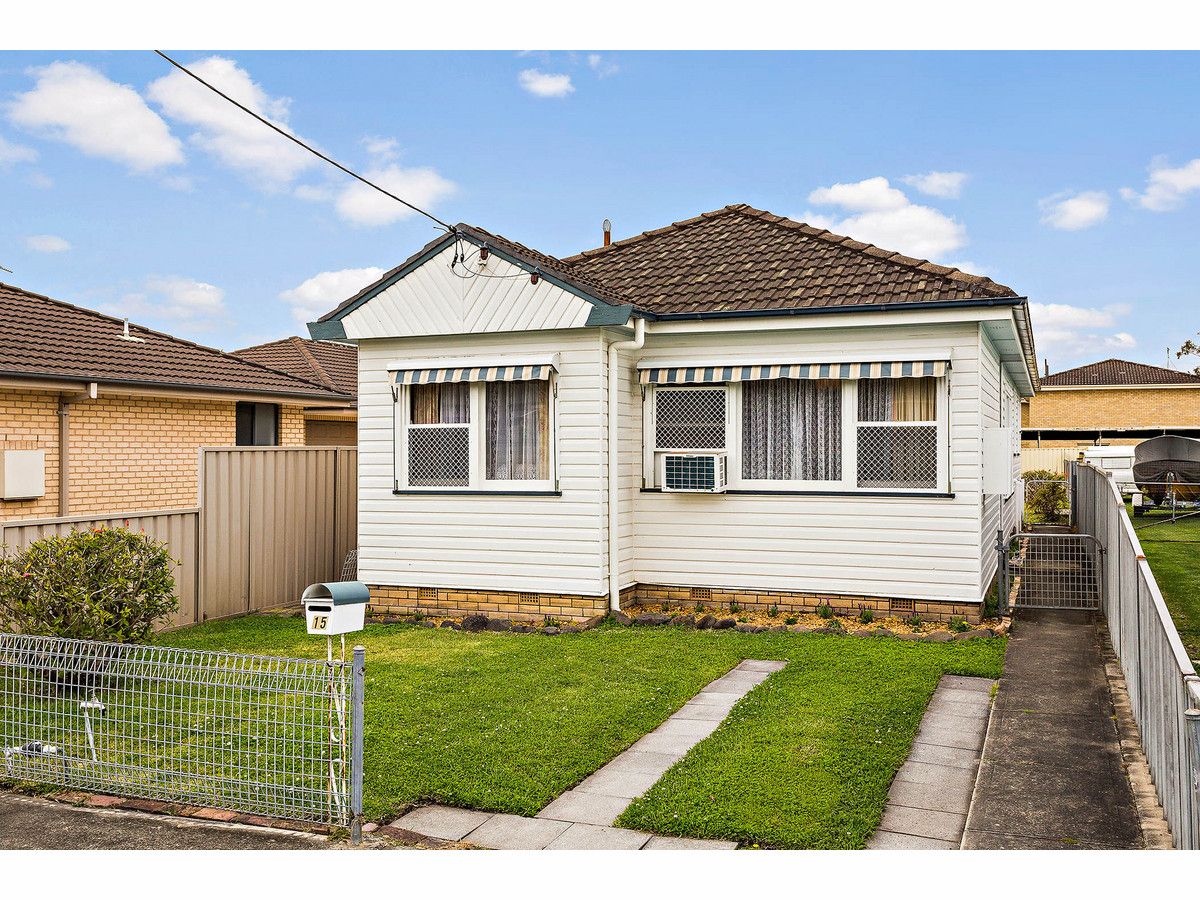 3 bedrooms House in 15 Buxton Street ADAMSTOWN NSW, 2289