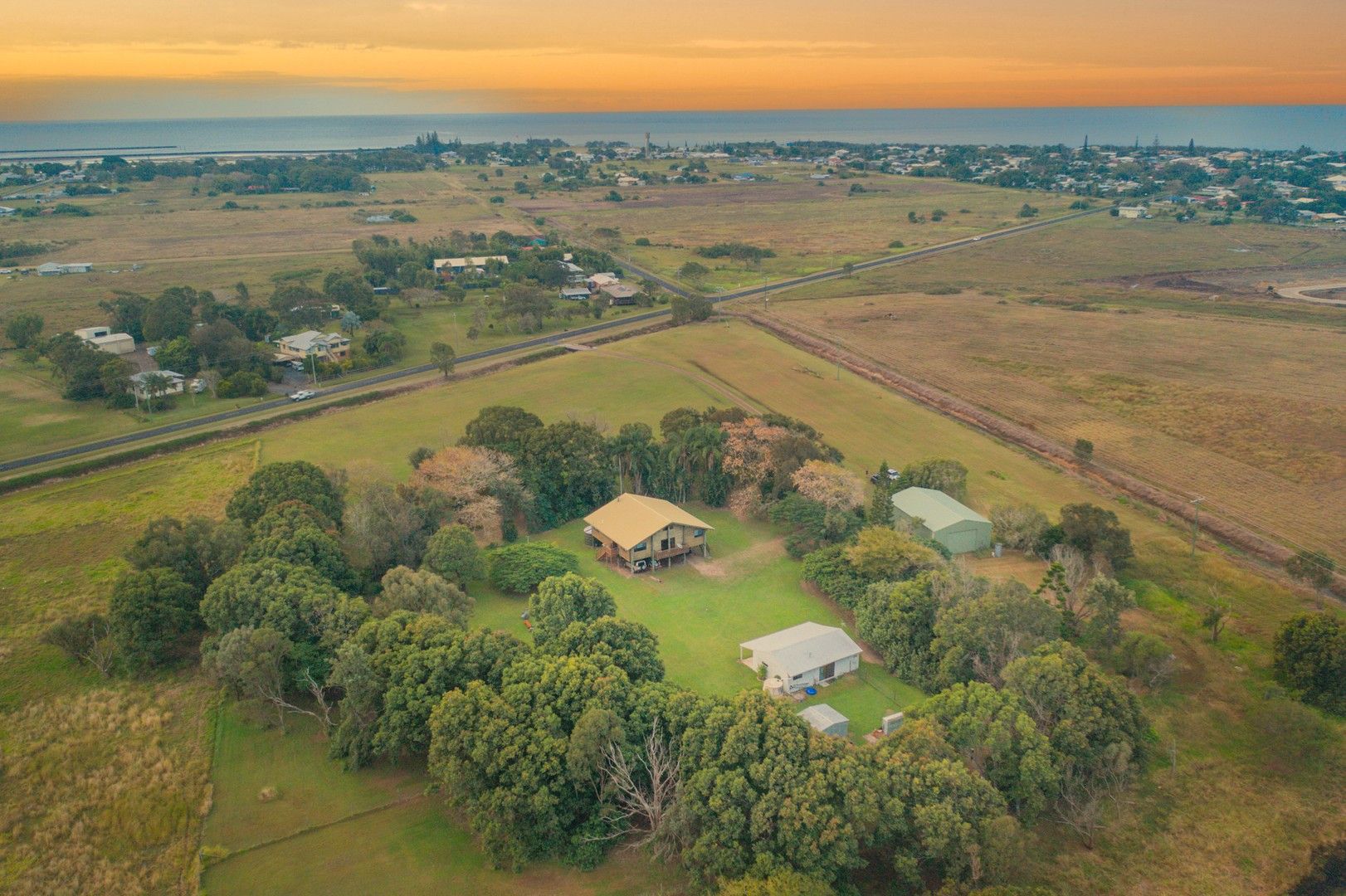 4 bedrooms House in 115 Rowlands Road BURNETT HEADS QLD, 4670