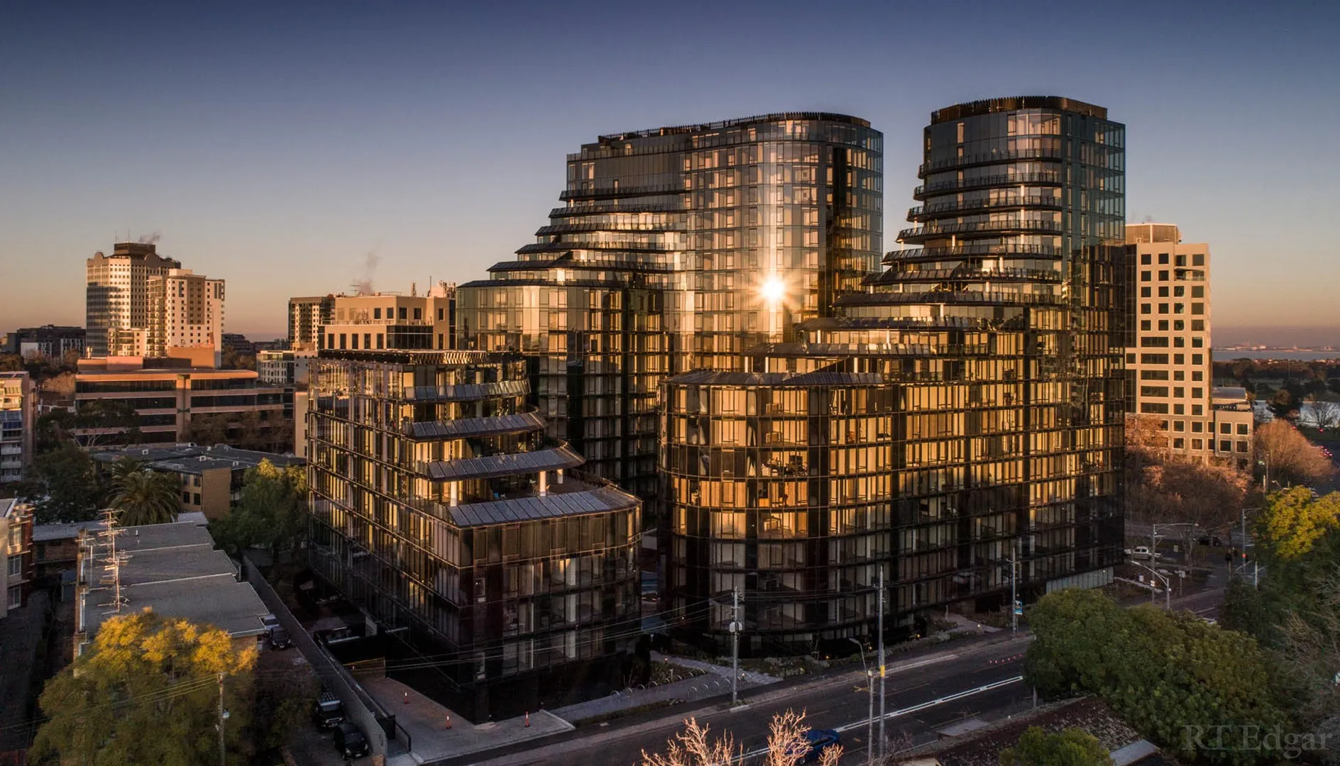 Sun Drenched Sky Residence With Breathtaking Views - Fully Furnished, Melbourne