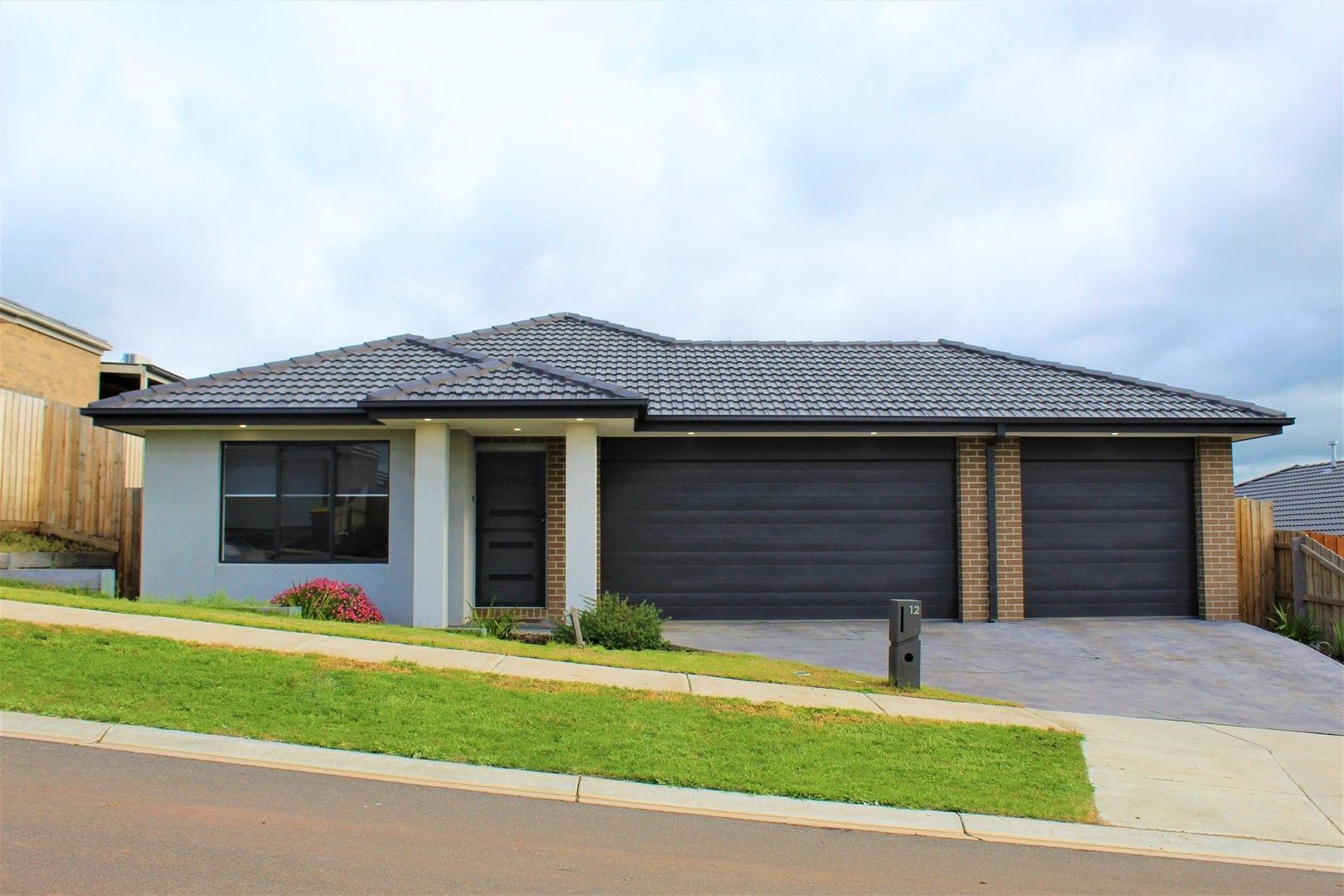 4 bedrooms House in 12 Heroic Street DROUIN VIC, 3818