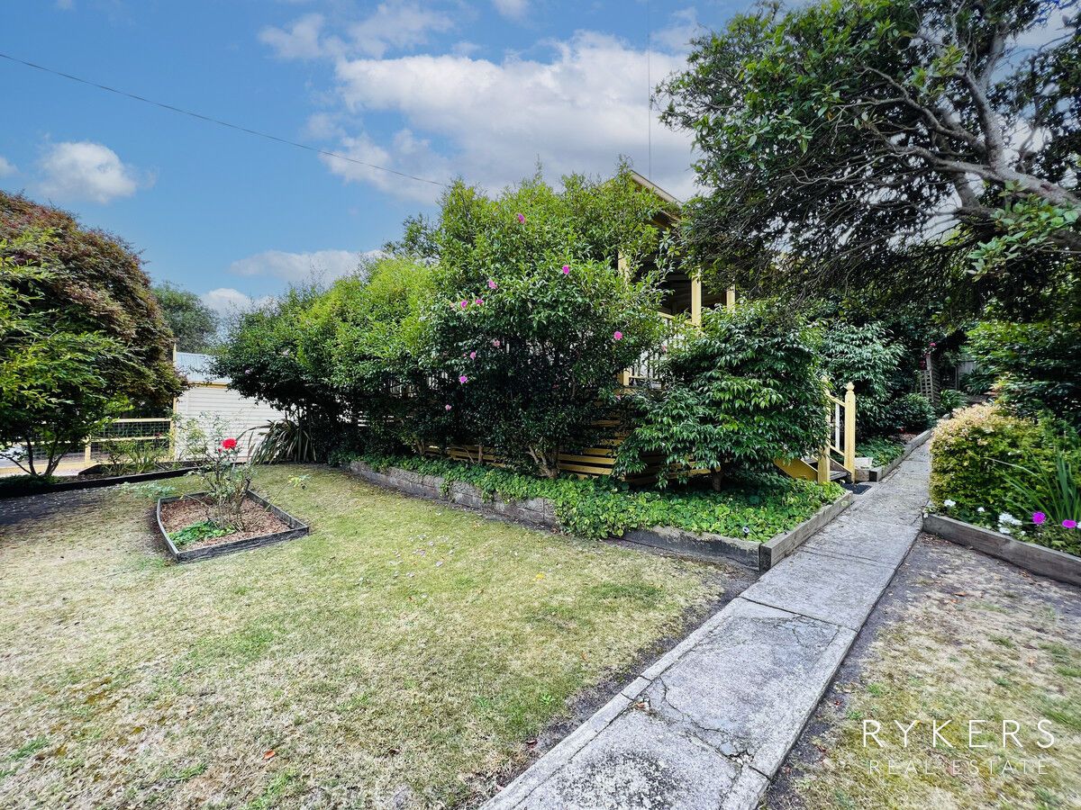 4 Macrae Court, Lakes Entrance VIC 3909 House For Rent Domain