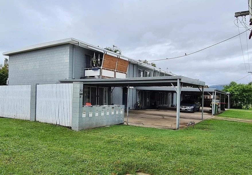 2/32 Carr Street, Hermit Park QLD 4812