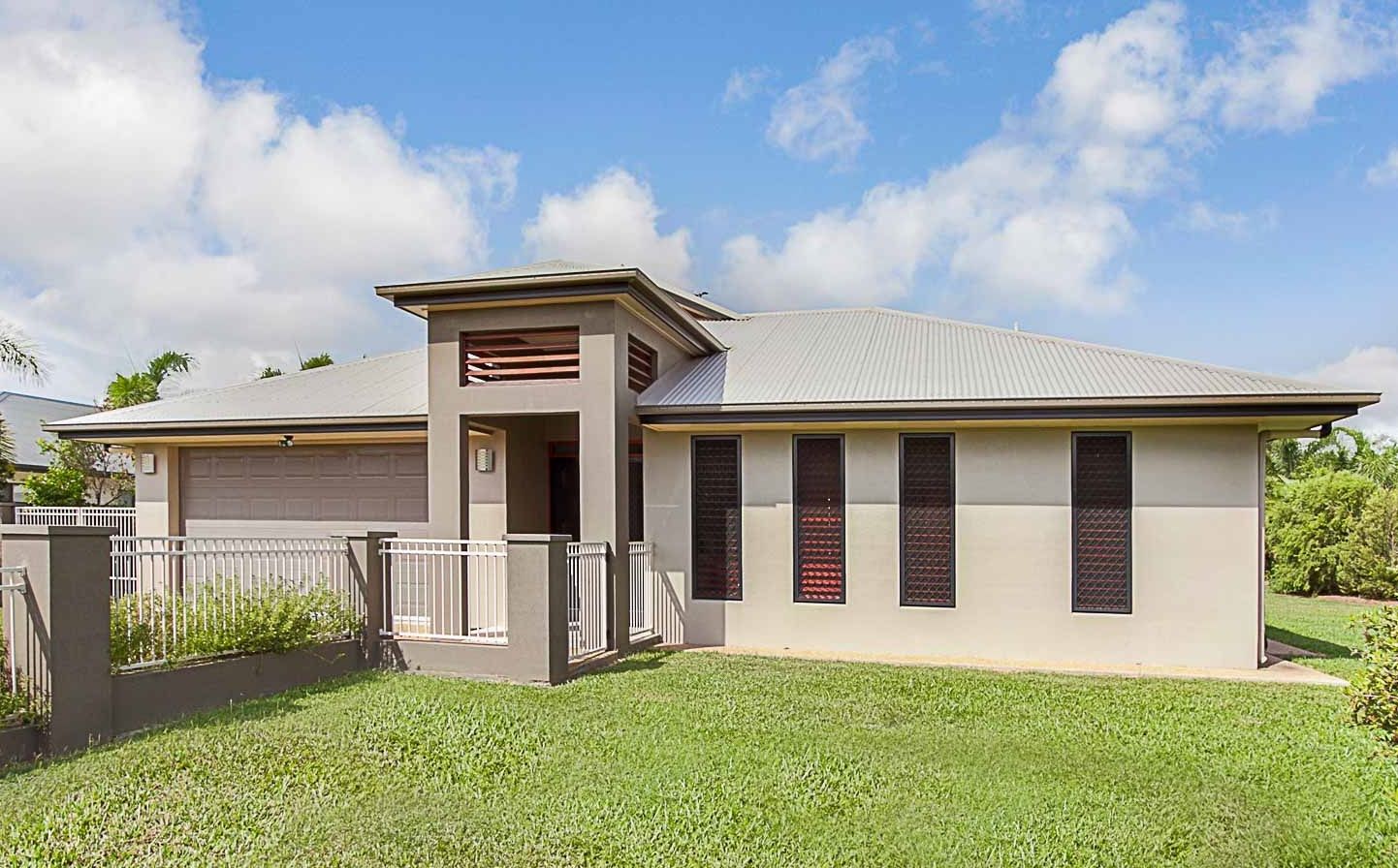 4 bedrooms House in 6 Midyim Court MOUNT LOW QLD, 4818