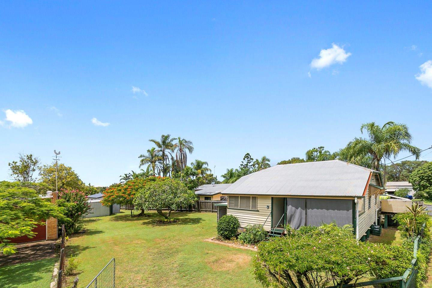 4 Crescent Street, Urangan QLD 4655, Image 2