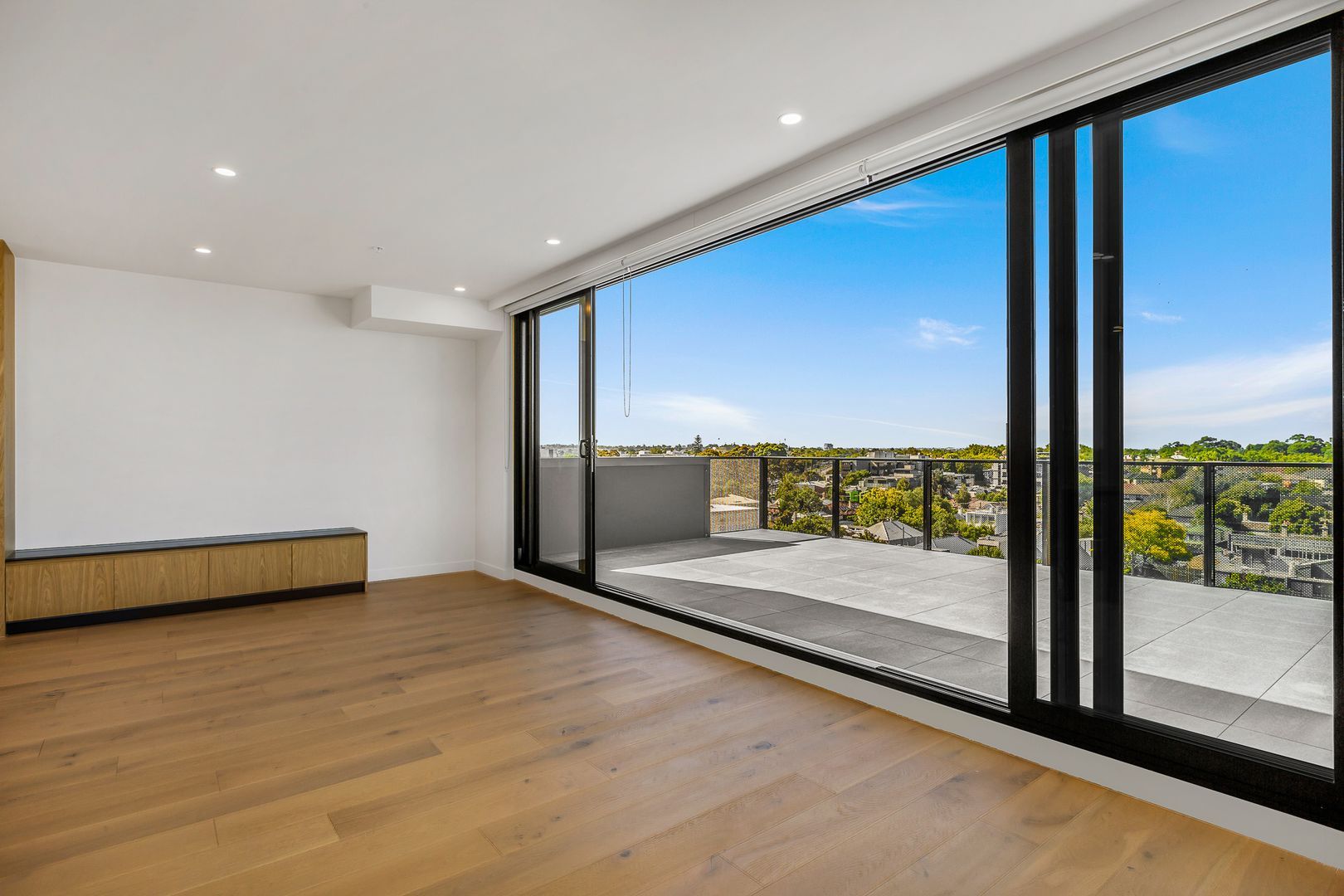 2 bedrooms Apartment / Unit / Flat in 602/71 Inkerman St ST KILDA EAST VIC, 3183