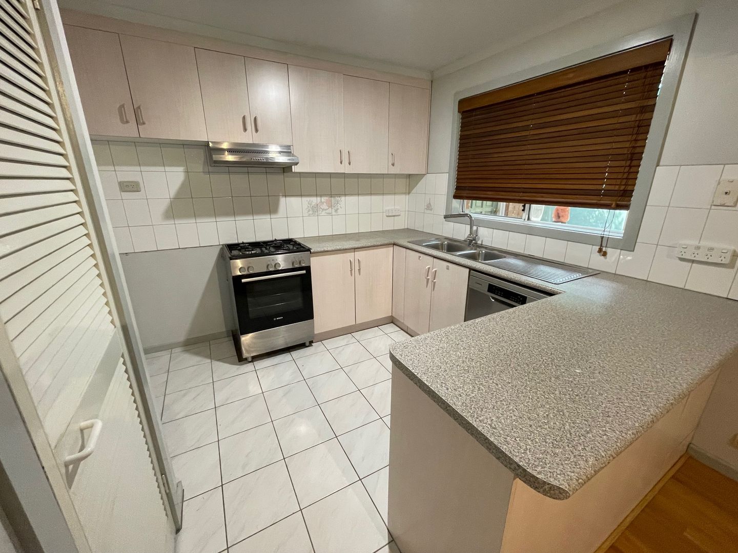 Clyde court werribee top
