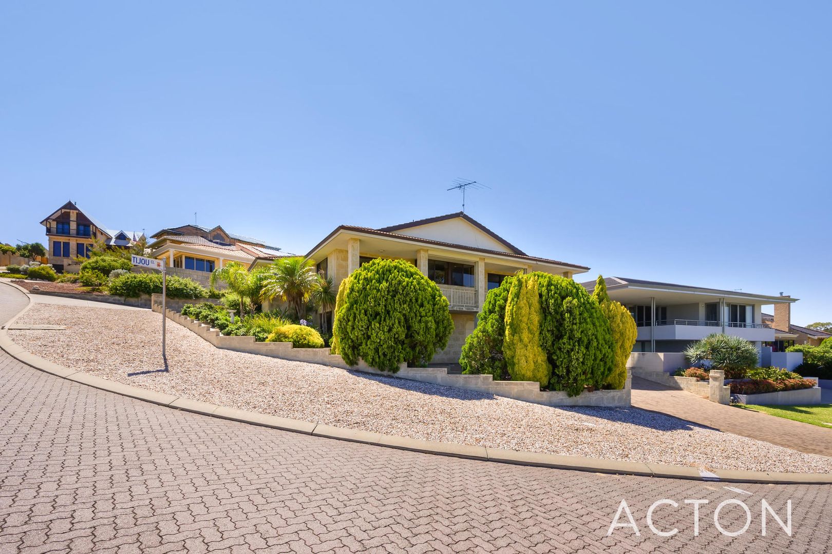 10 Howick Court, Coogee WA 6166, Image 2