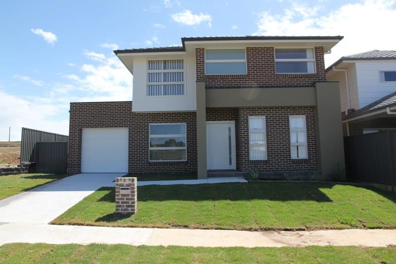 4 bedrooms House in 10 Barrier Street GREGORY HILLS NSW, 2557