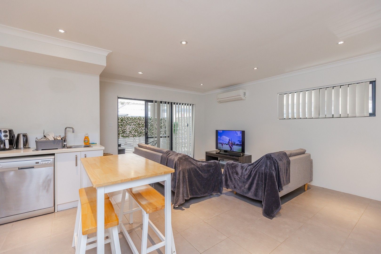 30/11 Rowlands Street, Kewdale WA 6105, Image 0