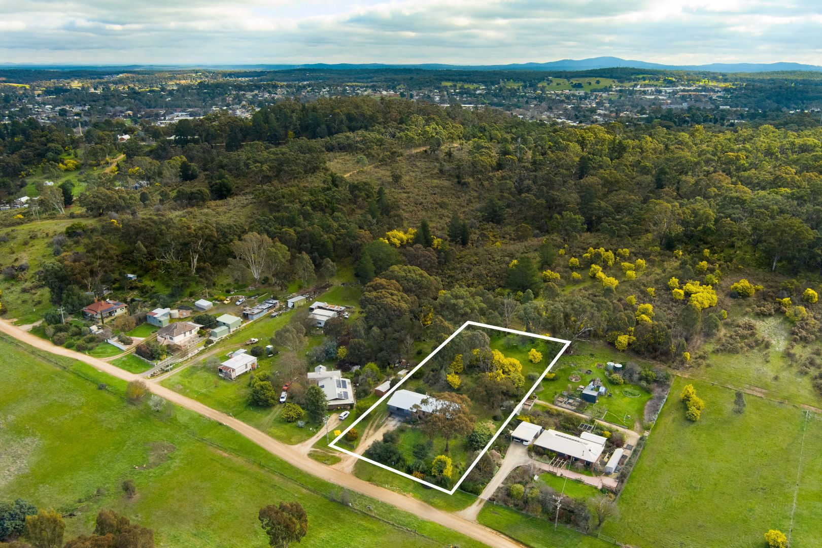 43 Happy Valley Road, Castlemaine VIC 3450, Image 2