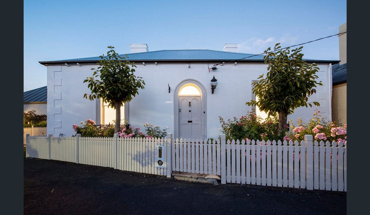 4 bedrooms House in 19 Waterloo Crescent BATTERY POINT TAS, 7004
