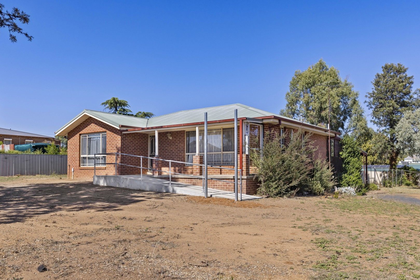 140 Albury Street, Harden NSW 2587 Domain