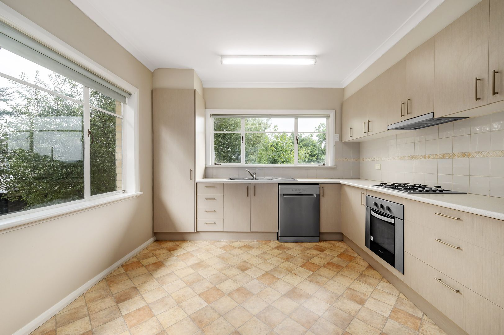 187 Beverley Road, Rosanna VIC 3084, Image 2