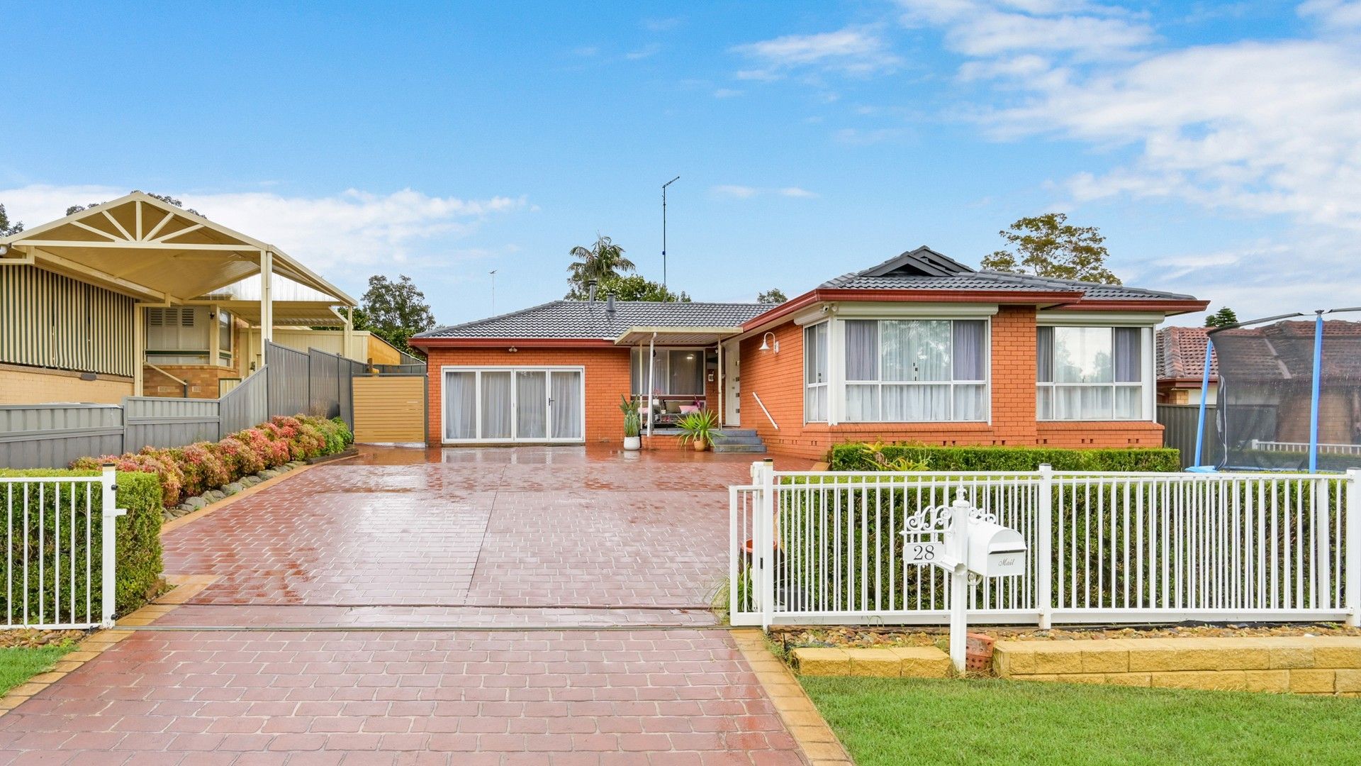 4 bedrooms House in 28 Guise Road BRADBURY NSW, 2560