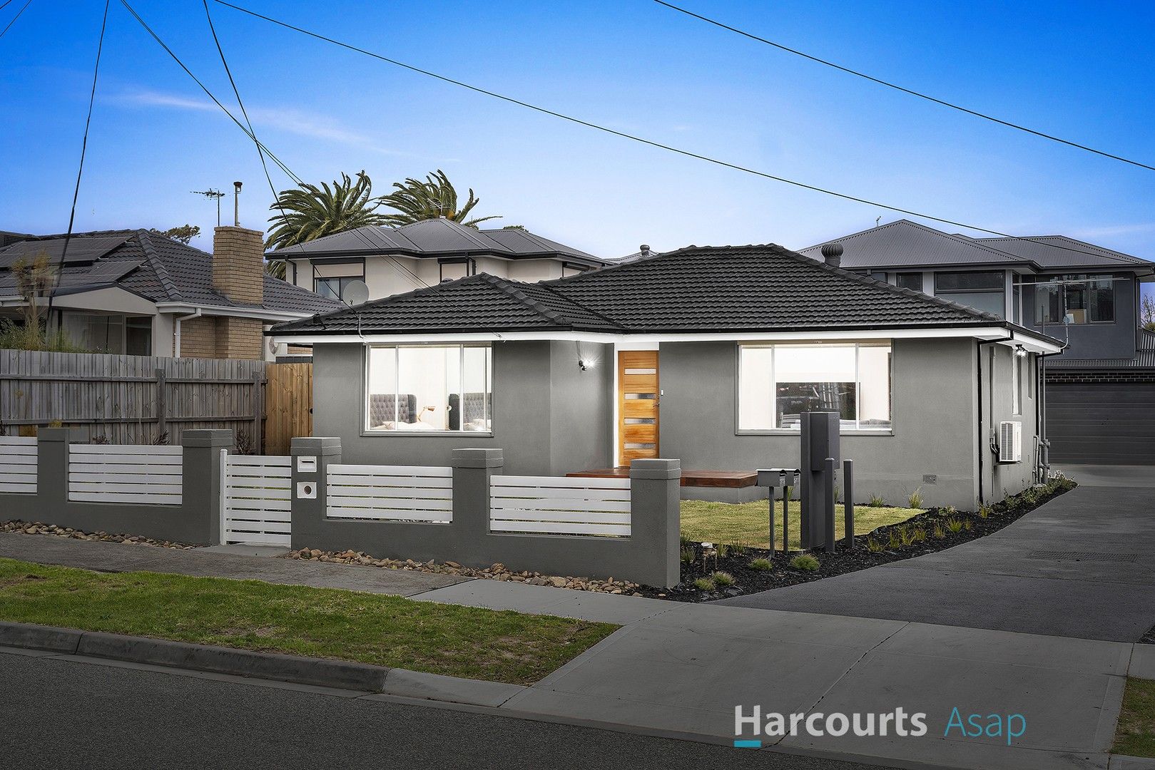 3 bedrooms Apartment / Unit / Flat in 1/39 Rebecca Street DOVETON VIC, 3177