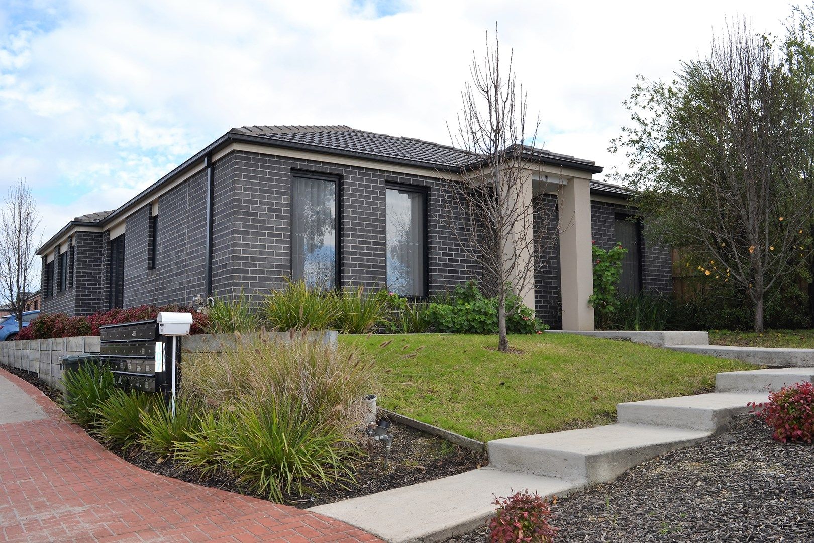 3 bedrooms Apartment / Unit / Flat in 1/107 Army Road PAKENHAM VIC, 3810