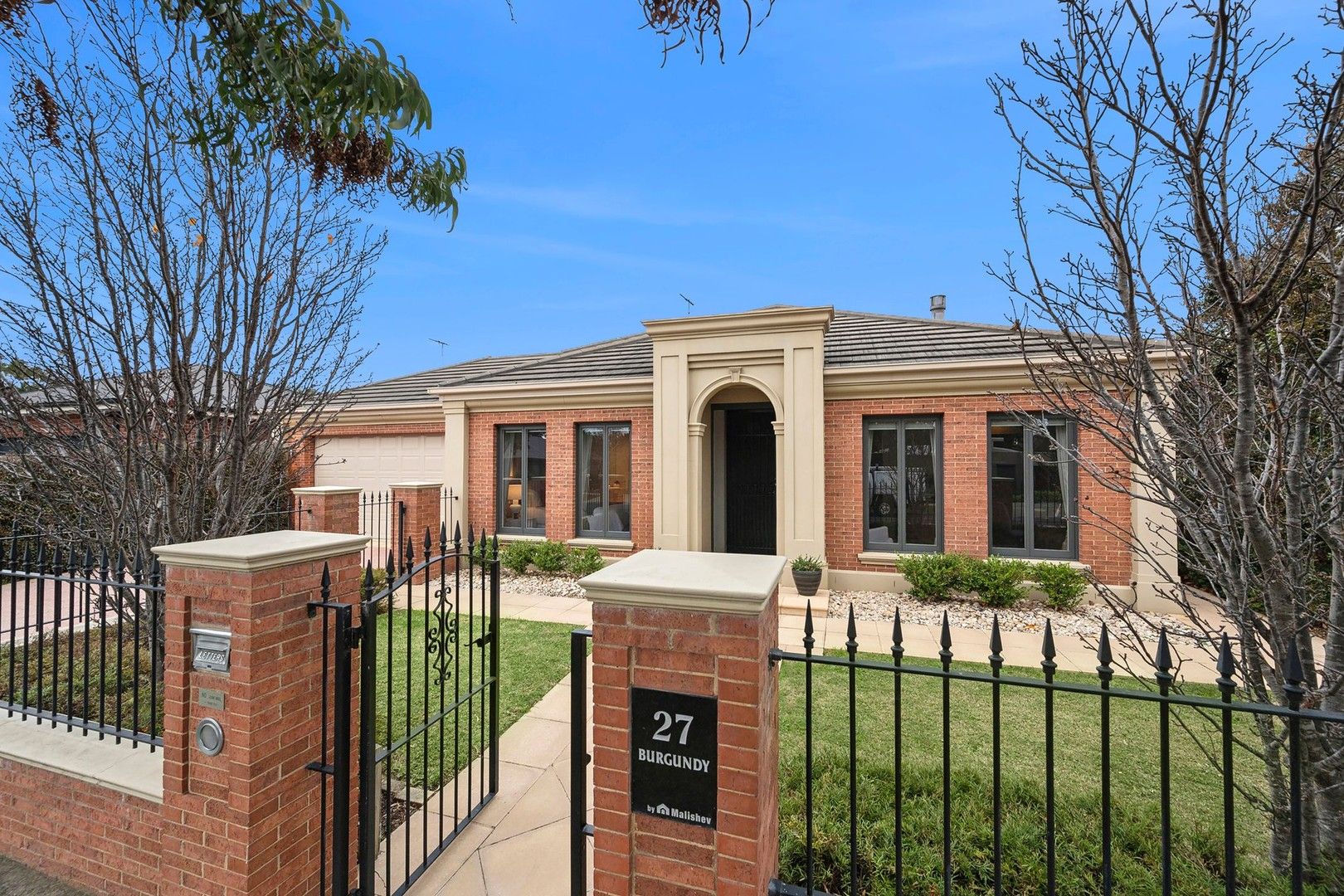 4 bedrooms House in 27 Burgundy Drive WAURN PONDS VIC, 3216