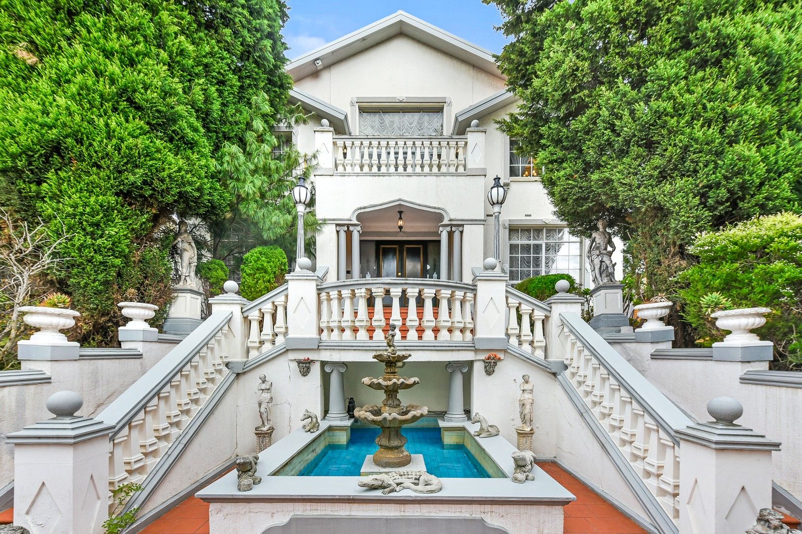 6 bedrooms House in 21 Garnett Road WHEELERS HILL VIC, 3150