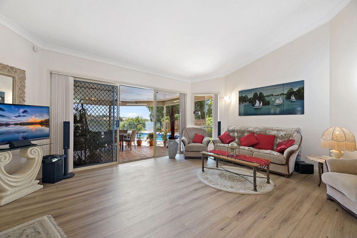 4 bedrooms House in 3 Creekview Street HELENSVALE QLD, 4212