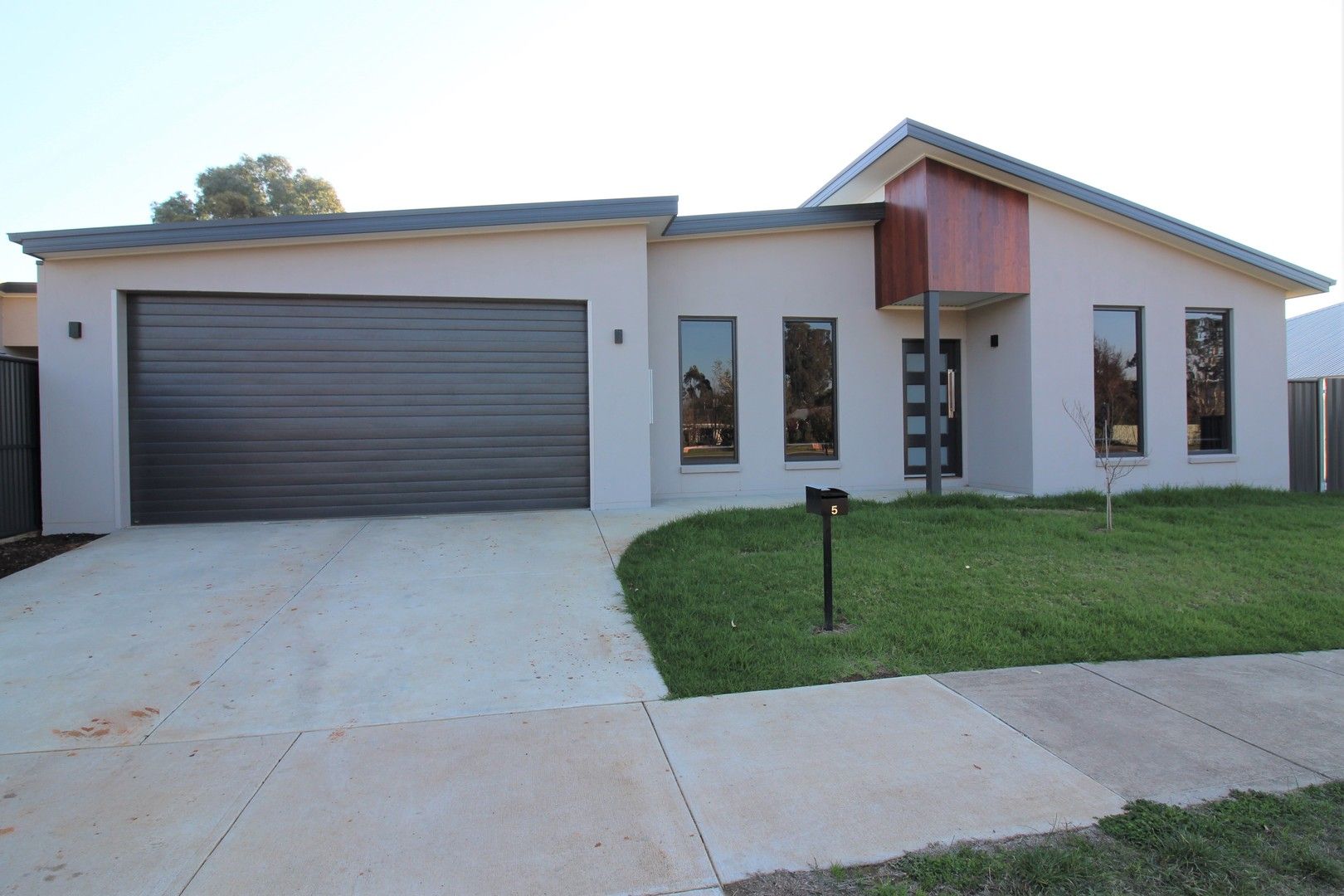 3 bedrooms House in 5 Highton Lane MANSFIELD VIC, 3722