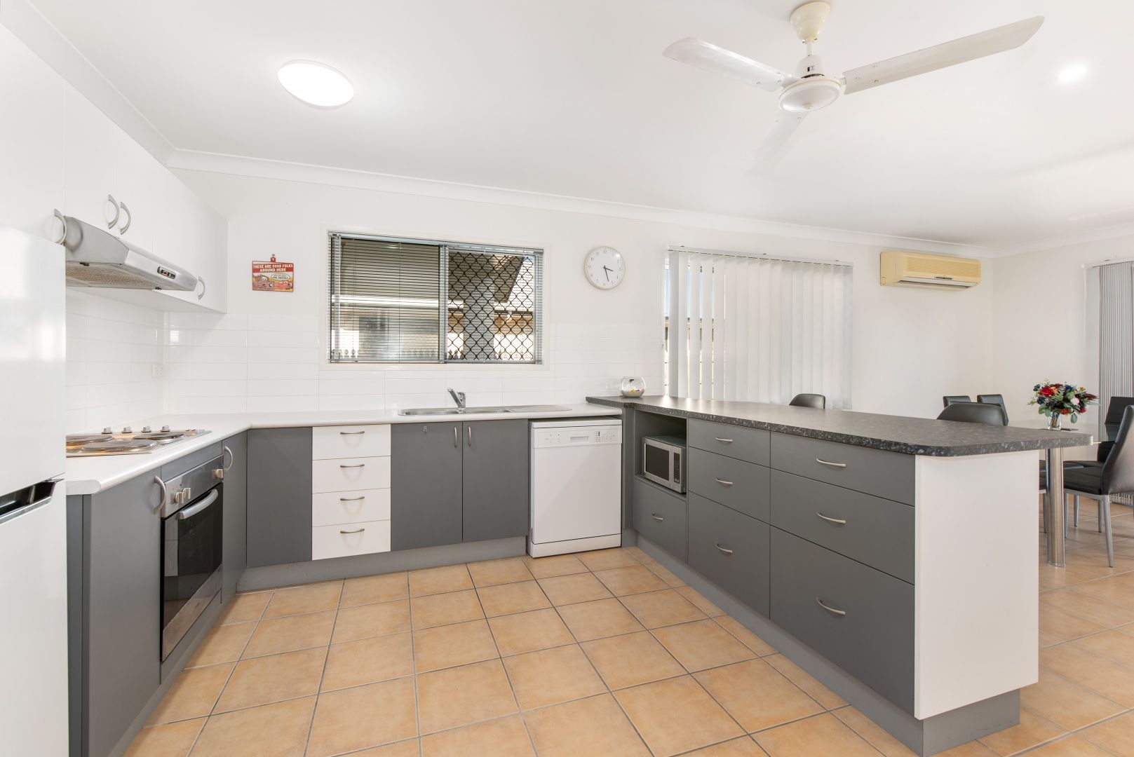 6 Wexford Crescent, Mount Low QLD 4818, Image 2