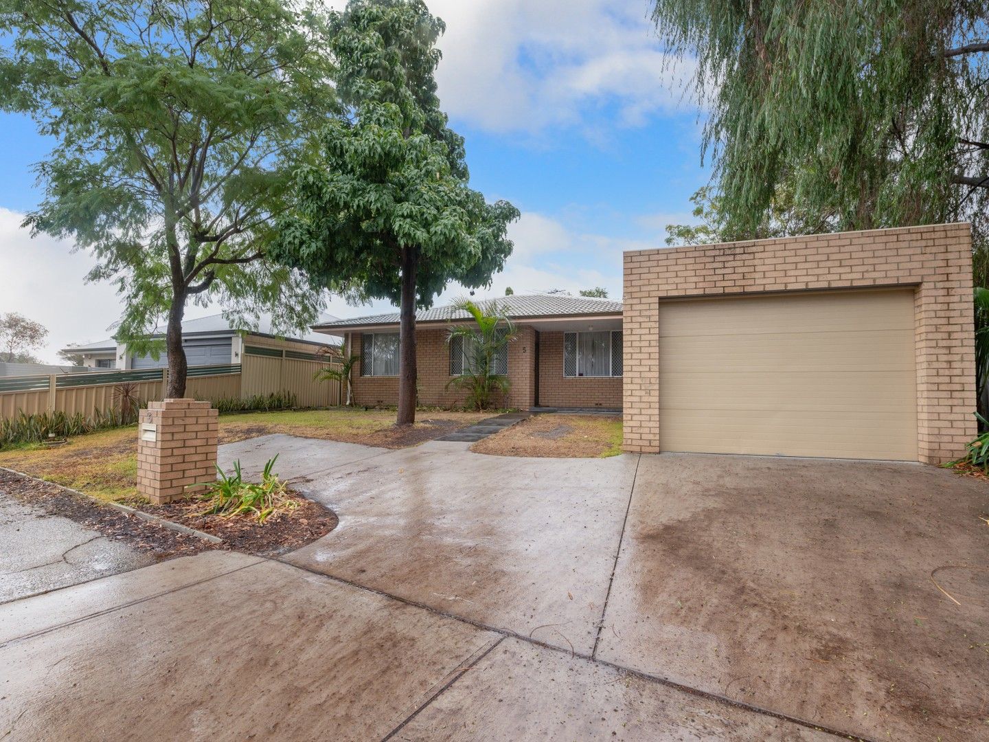 2 bedrooms House in 5 Fern Road WILSON WA, 6107