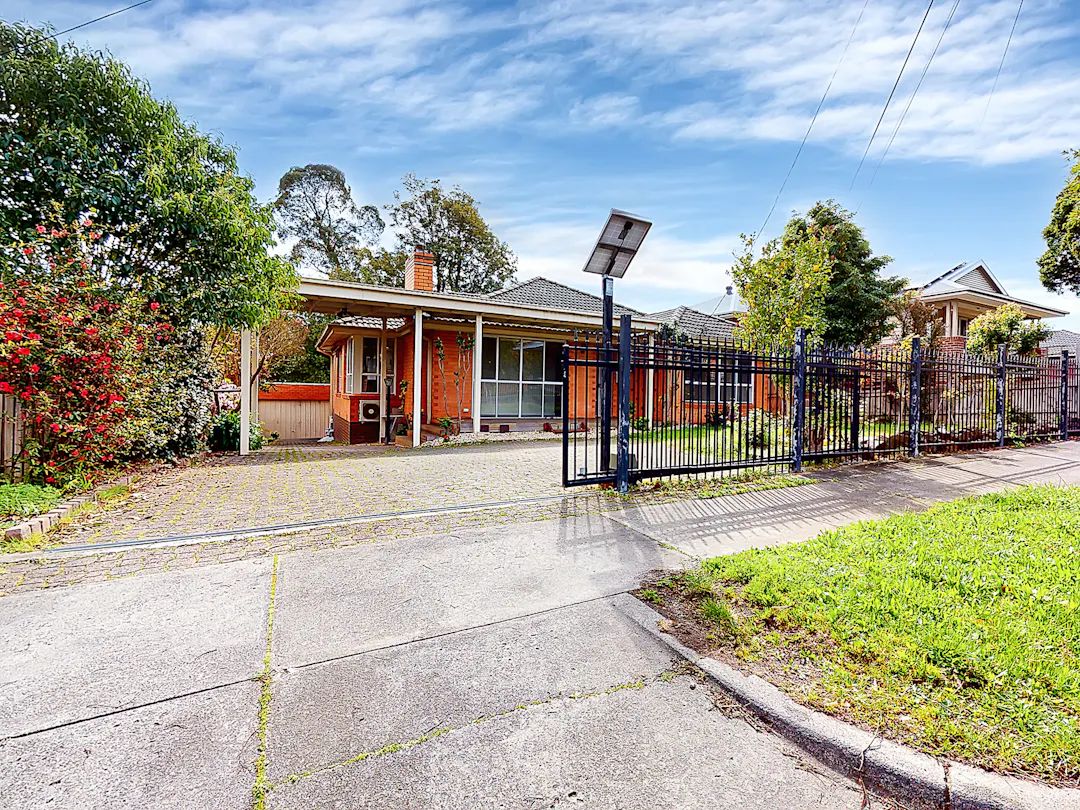 5 bedrooms House in 7 Davis Street BURWOOD EAST VIC, 3151