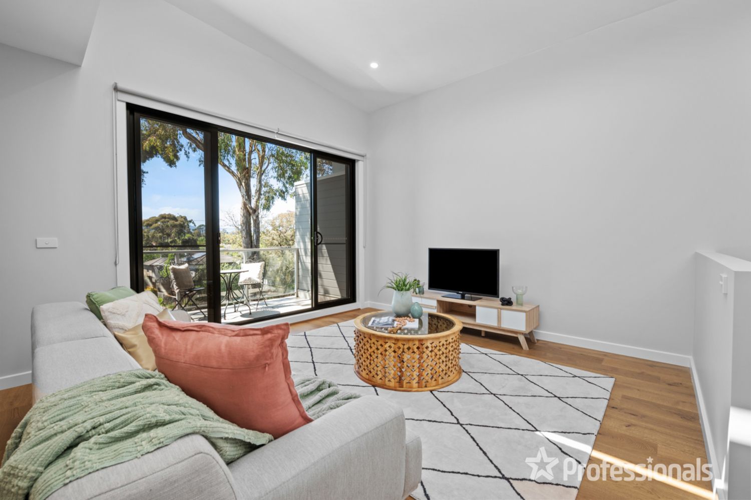 4 Vantage Close, Ringwood VIC 3134, Image 2