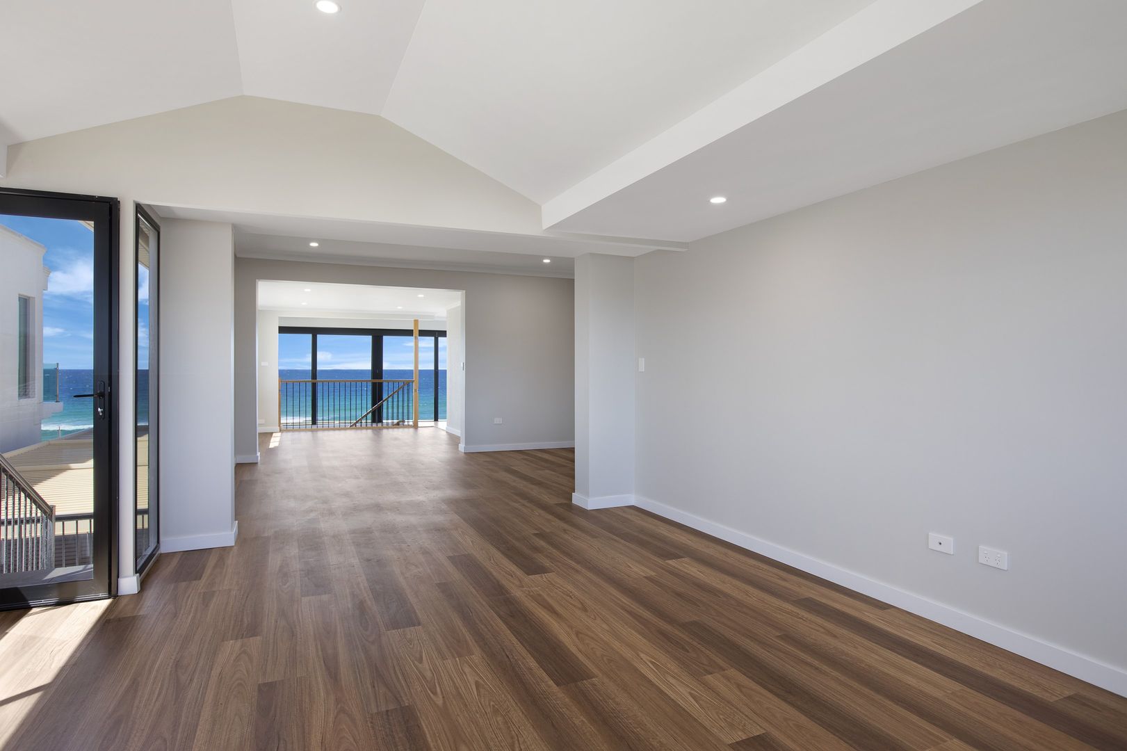 39 Little Lake Crescent, Warilla NSW 2528 House For Rent 1,000