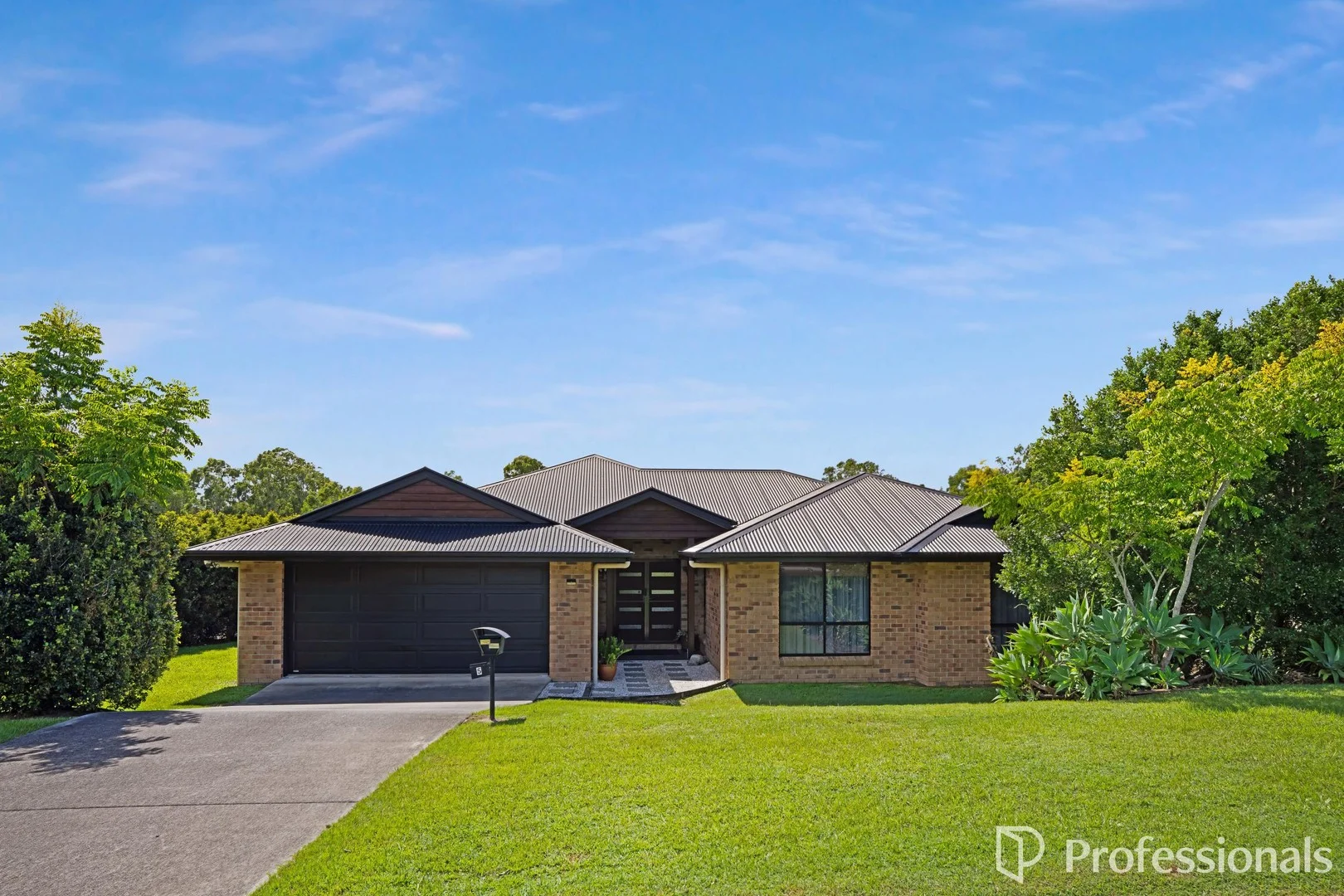 5 David Court, Southside QLD 4570