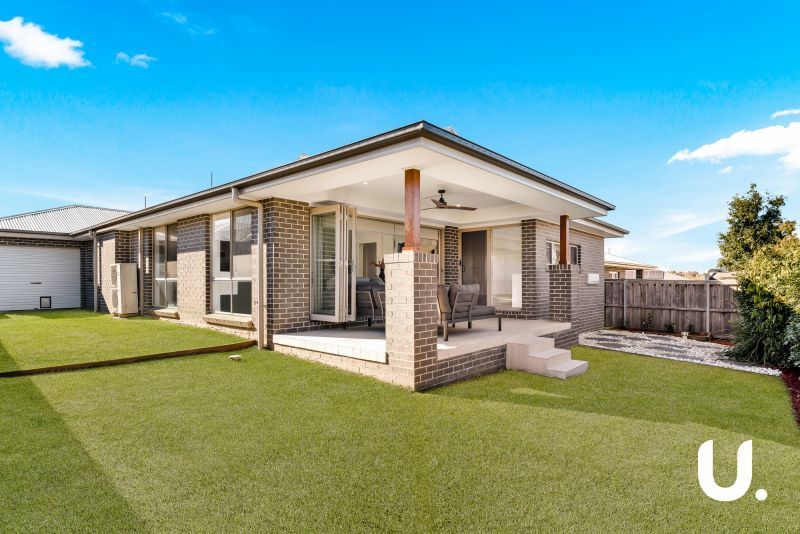 4 bedrooms House in 72 Fairbank Drive GLEDSWOOD HILLS NSW, 2557