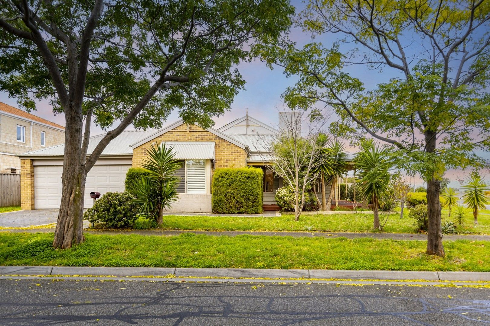 4 bedrooms House in 2 Lauderdale Drive CRAIGIEBURN VIC, 3064