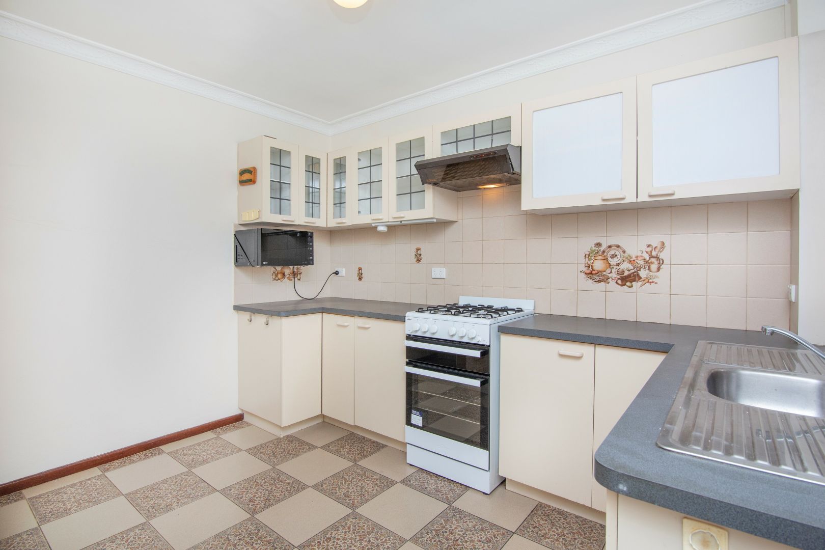 2/21 Currie St, Jolimont WA 6014, Image 2